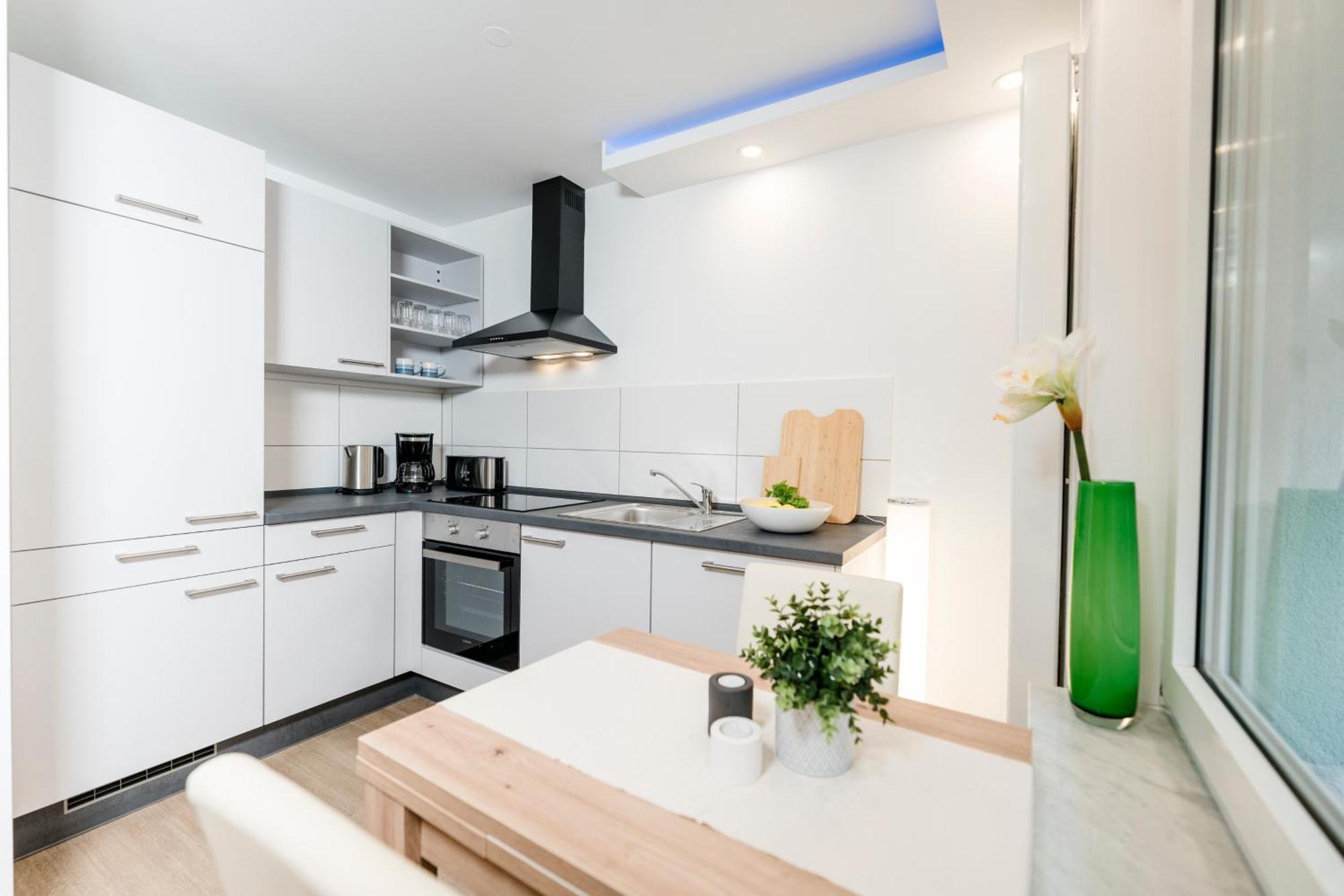 Bellabene Modernes Studio Apartment In Zentraler Lage Mit Terrasse, Parkplatz, Smarttv Пфорцхайм Экстерьер фото