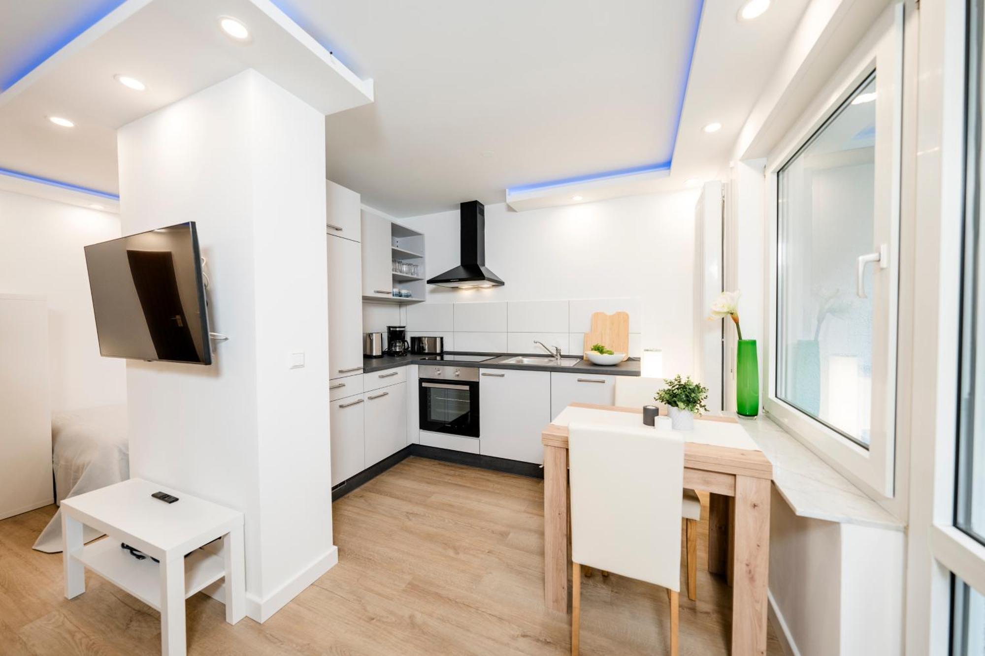 Bellabene Modernes Studio Apartment In Zentraler Lage Mit Terrasse, Parkplatz, Smarttv Пфорцхайм Экстерьер фото
